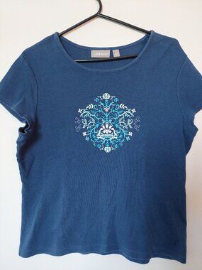 Croft & Barrow Women's L Short Sleeve T-shirt Blue White Ornamental Graphics